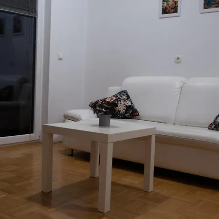 Apartment Flat 27 *